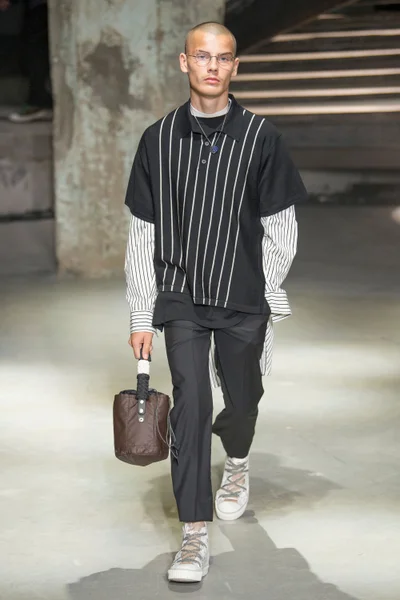 Look 17